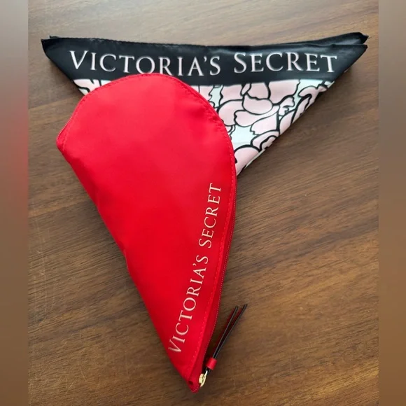Victoria’s Secret NWT Packable Tote & Floral “Bombshell” Scarf - Picture 2 of 11